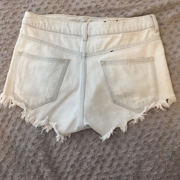 H&M cut off shorts - Picture 2 of 5